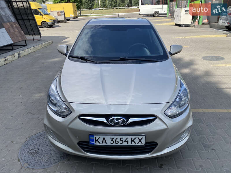 Hyundai Accent 2012