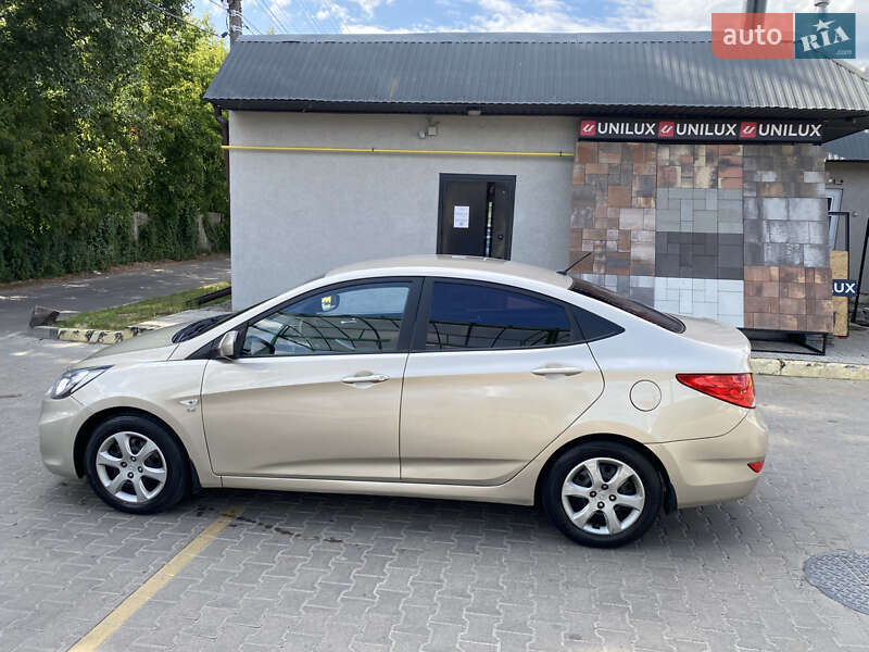 Hyundai Accent 2012