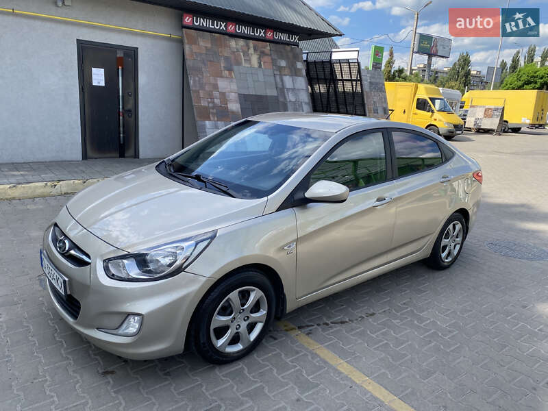 Hyundai Accent 2012