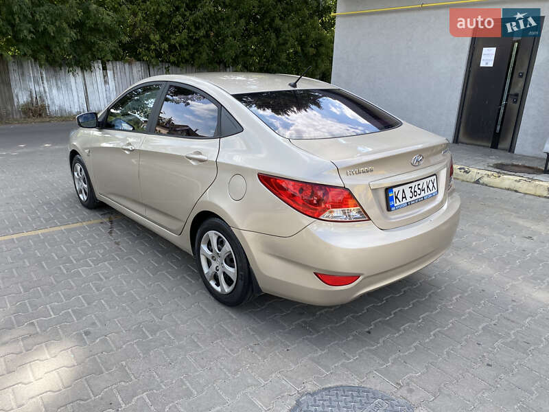 Hyundai Accent 2012