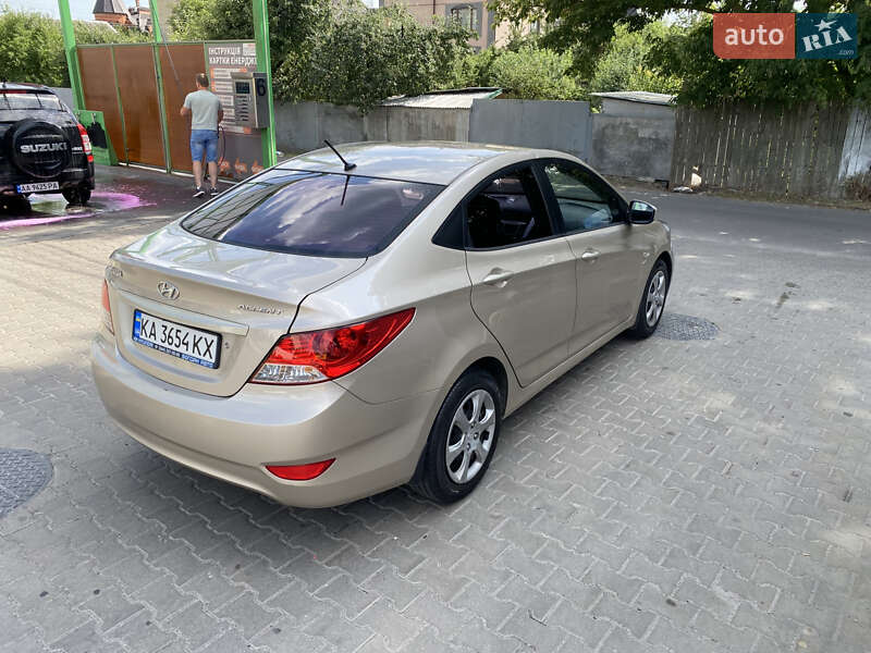 Hyundai Accent 2012