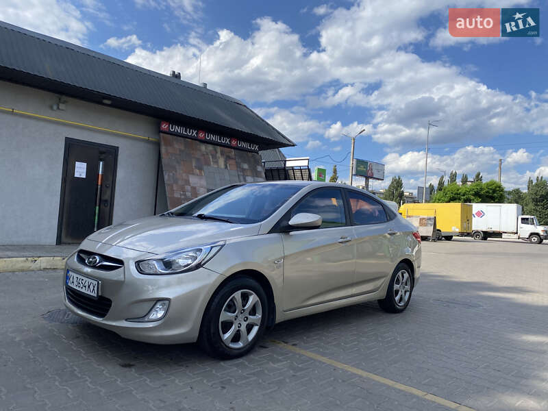 Hyundai Accent 2012