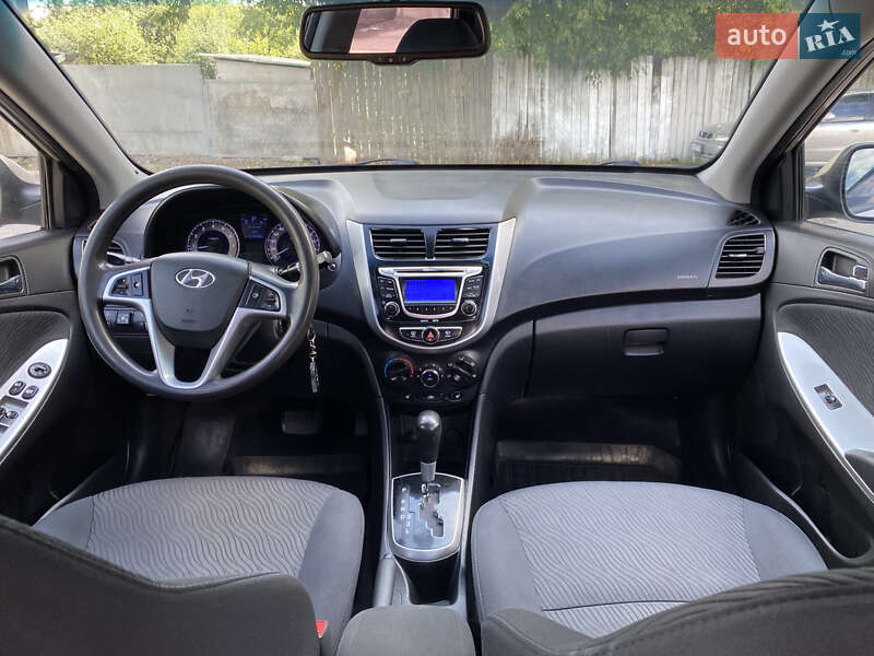 Hyundai Accent 2012