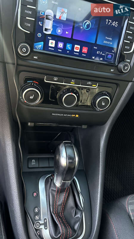 Volkswagen Golf GTI 2011