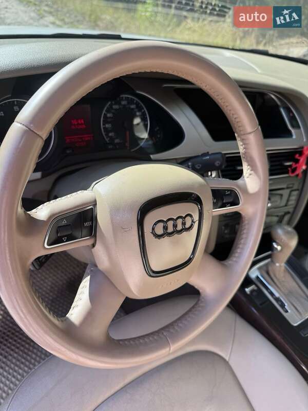 Audi-40