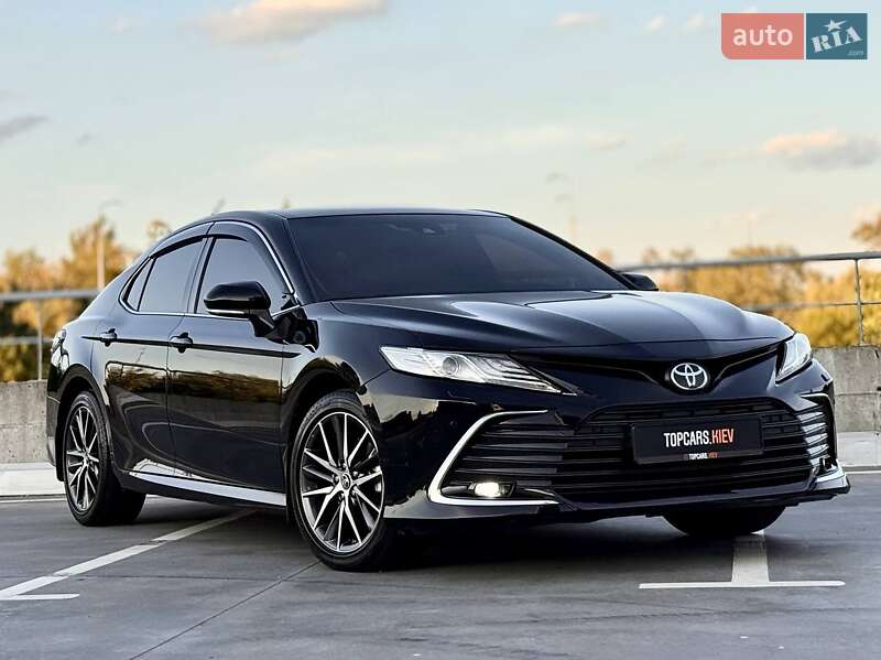 Toyota Camry 2021
