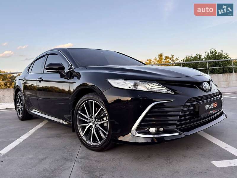 Toyota Camry 2021