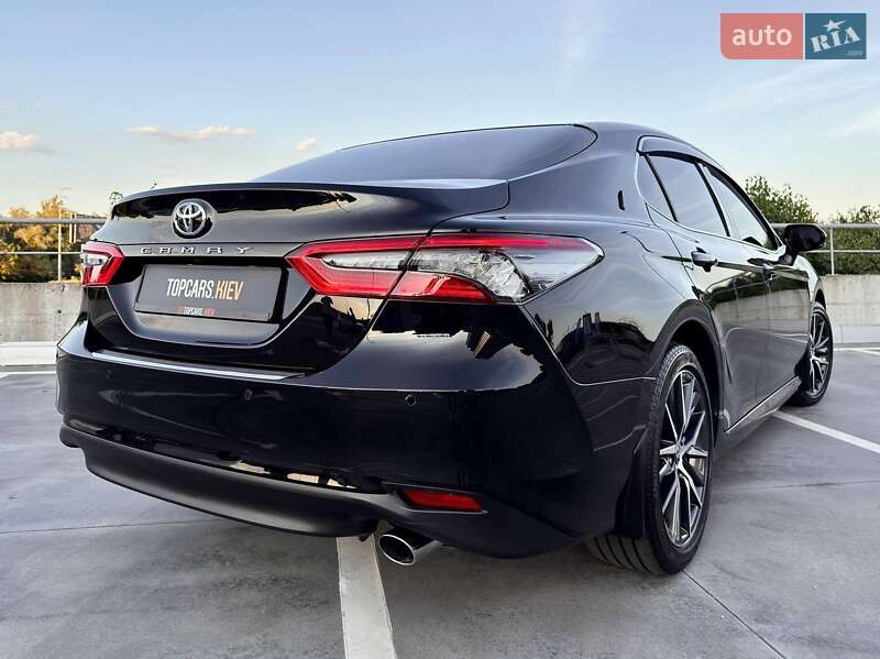 Toyota Camry 2021