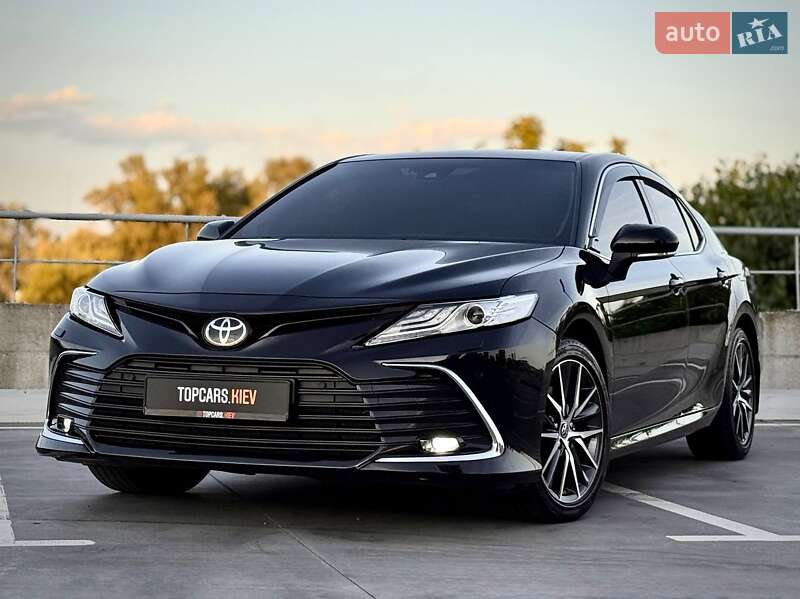 Toyota Camry 2021