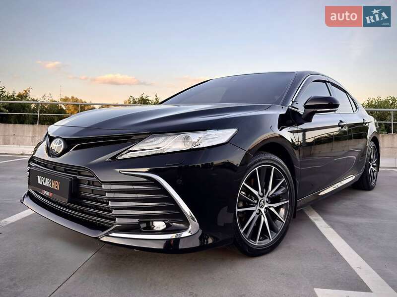 Toyota Camry 2021