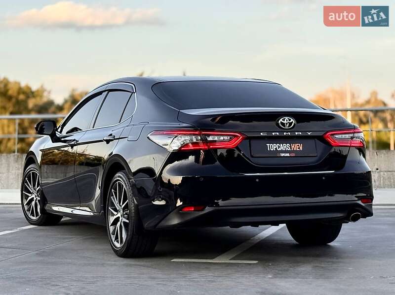 Toyota Camry 2021