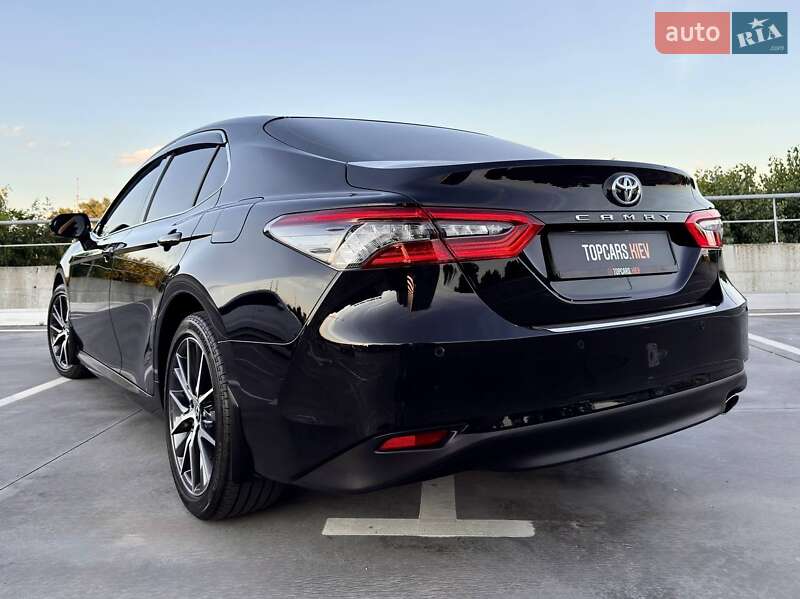 Toyota Camry 2021