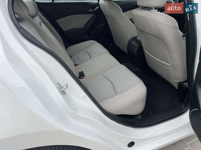 Mazda 3 2015