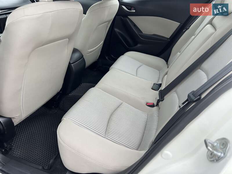 Mazda 3 2015