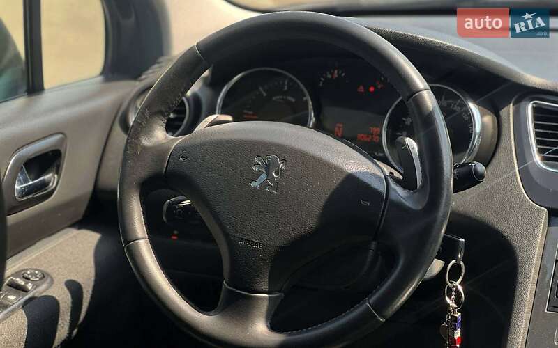 Peugeot 5008 2012