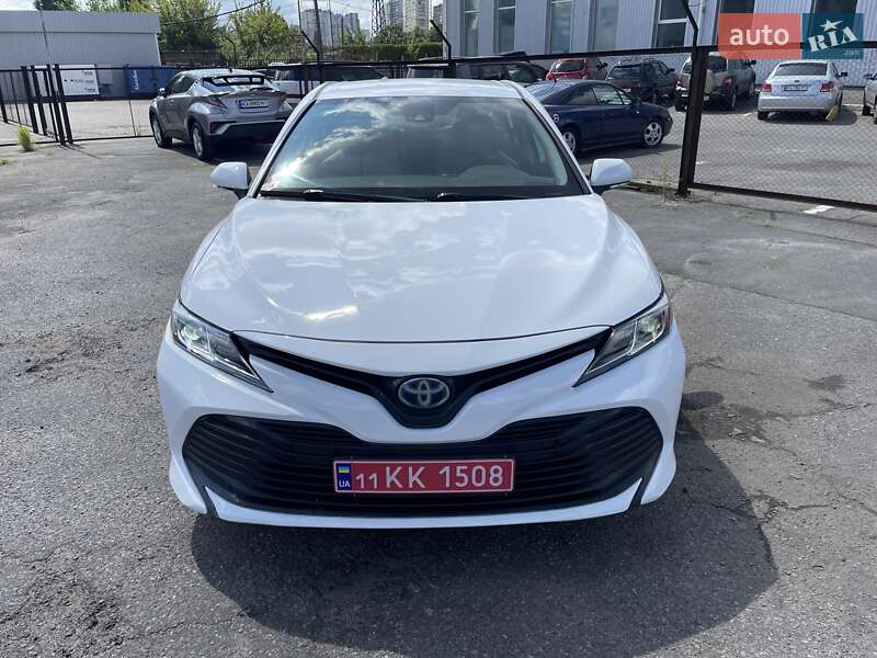 Toyota Camry 2019