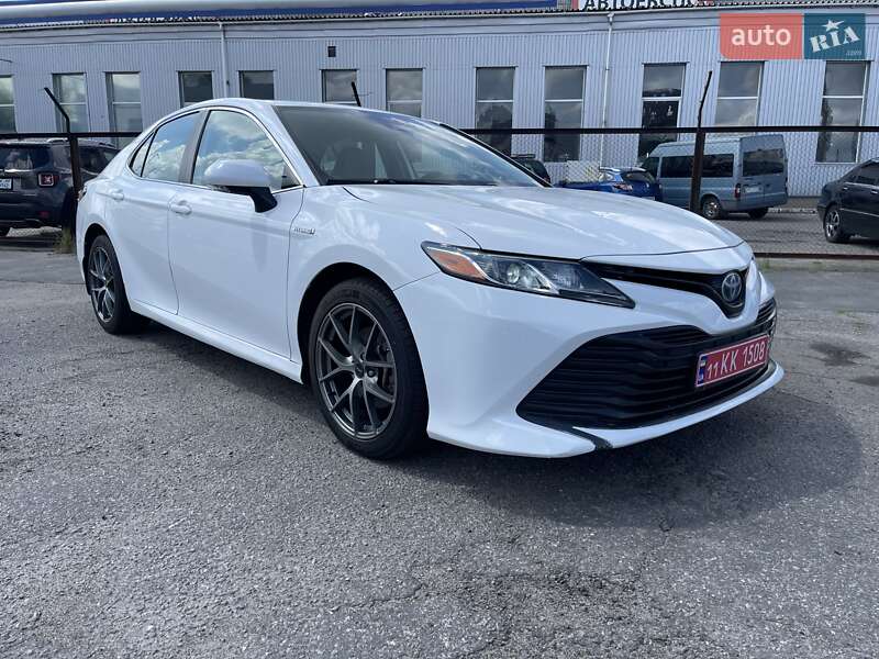 Toyota Camry 2019