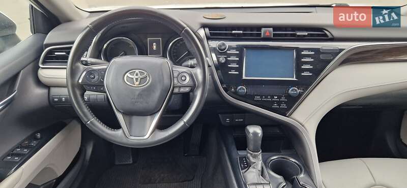 Toyota Camry 2019