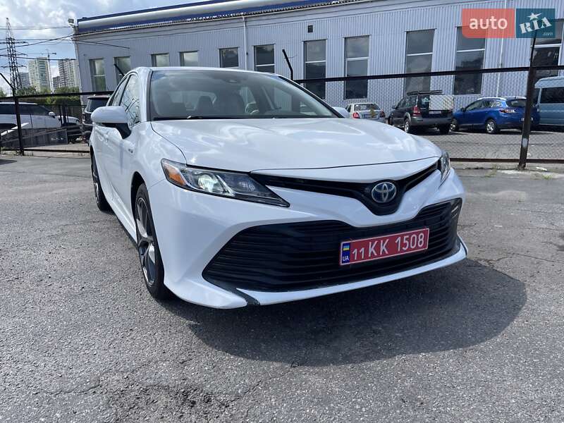 Toyota Camry 2019