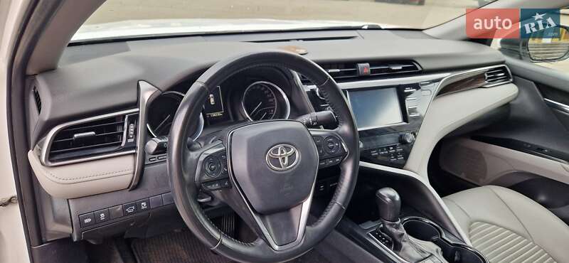 Toyota Camry 2019