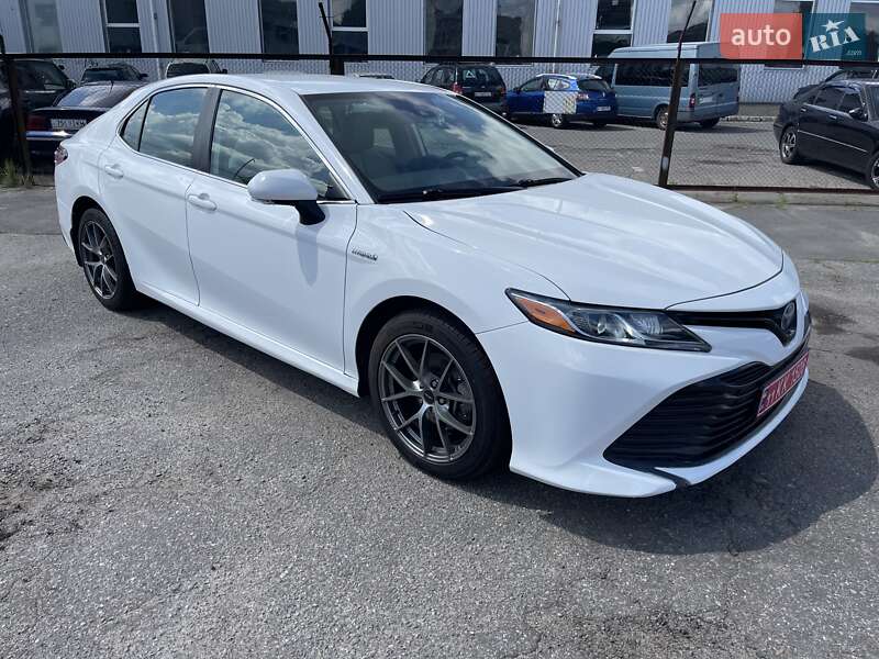 Toyota Camry 2019