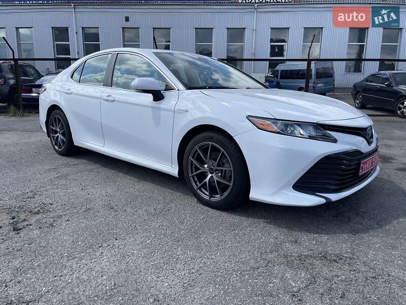 Toyota Camry 2019