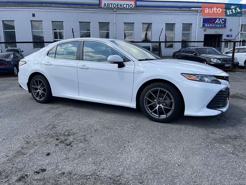 Toyota Camry 2019