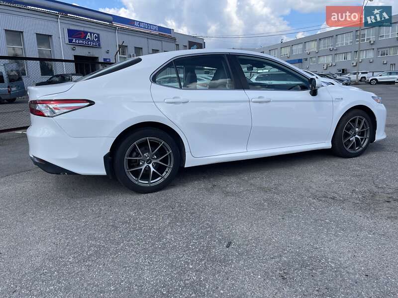Toyota Camry 2019
