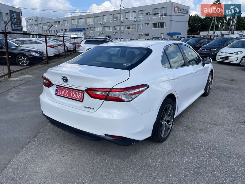 Toyota Camry 2019
