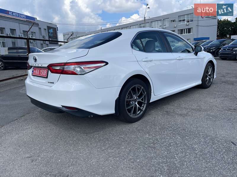 Toyota Camry 2019