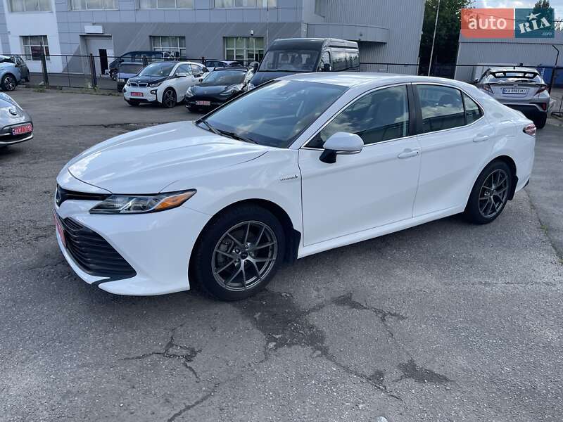 Toyota Camry 2019