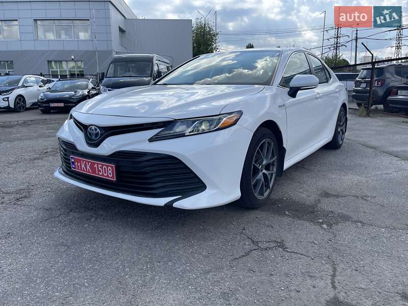 Toyota Camry 2019