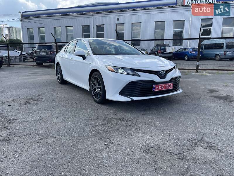 Toyota Camry 2019
