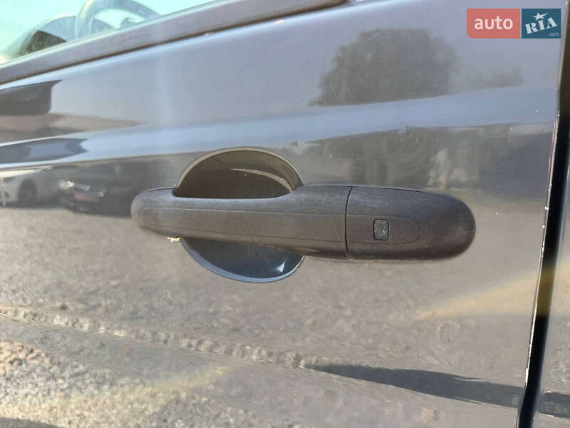 Mercedes-Benz Vito 2012