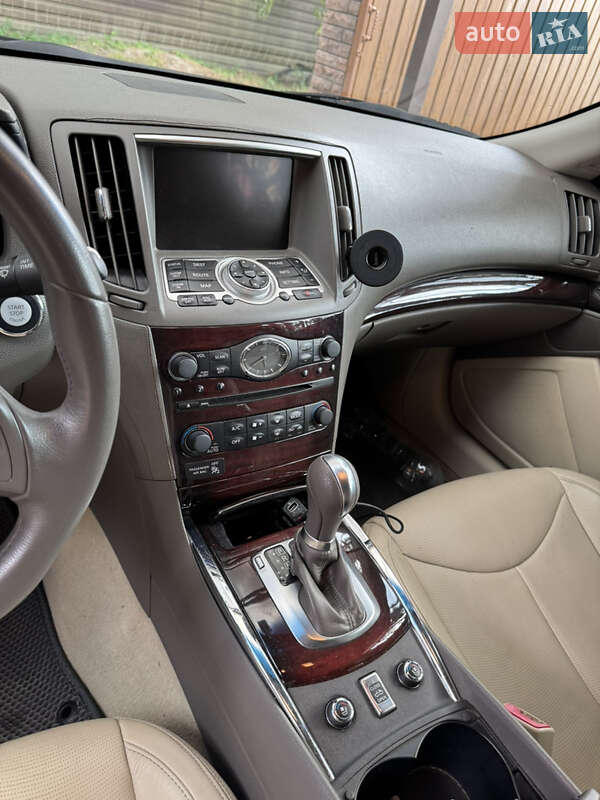Infiniti G37 2010