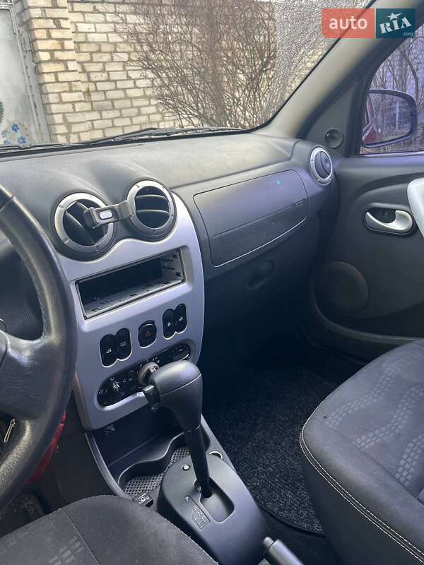 Renault Sandero 2012