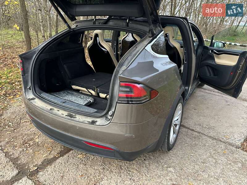 Tesla Model X 2016