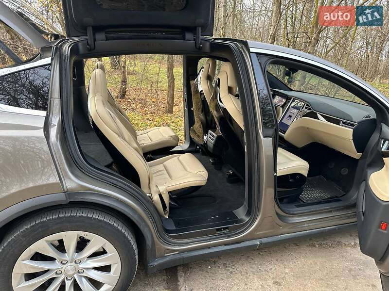 Tesla Model X 2016