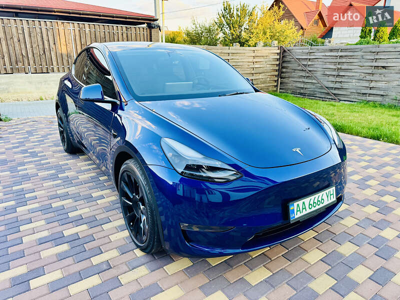 Tesla Model Y 2023