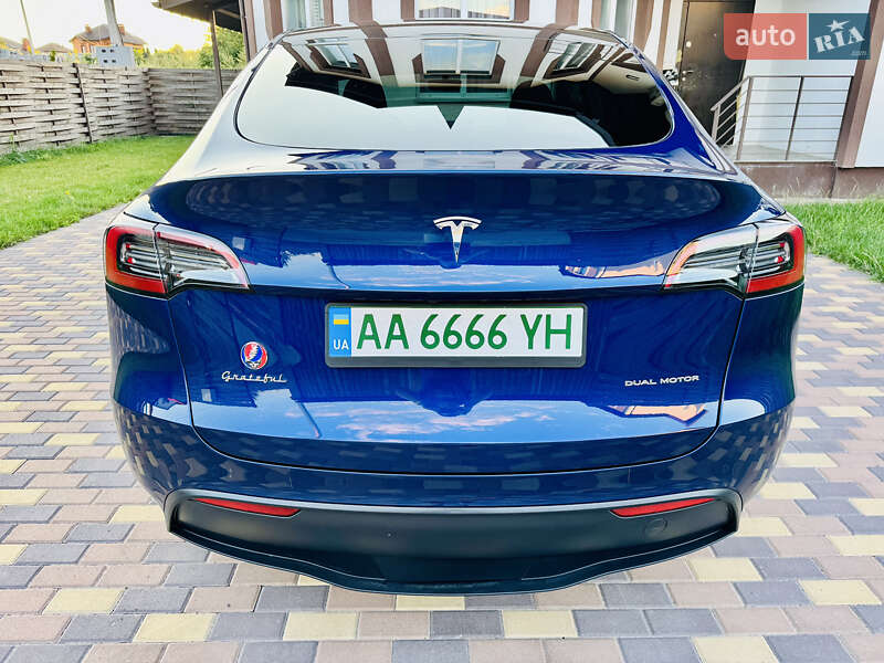Tesla Model Y 2023