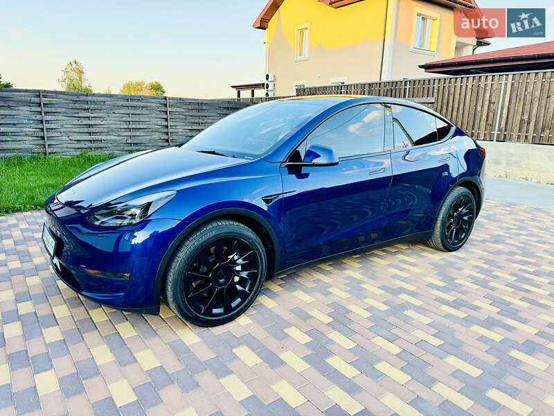 Tesla Model Y 2023
