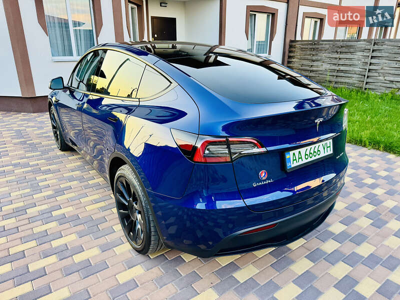 Tesla Model Y 2023