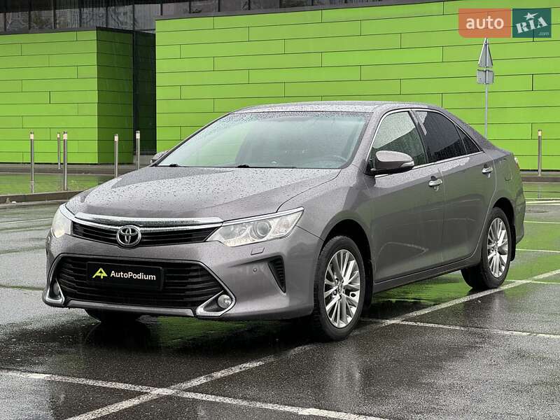 Toyota Camry 2016
