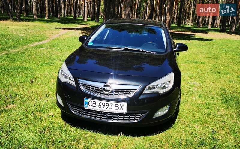 Opel Astra 2011