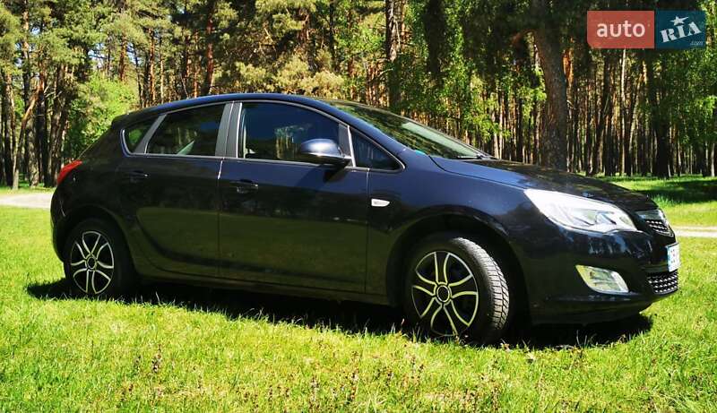 Opel Astra 2011