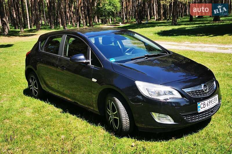 Opel Astra 2011