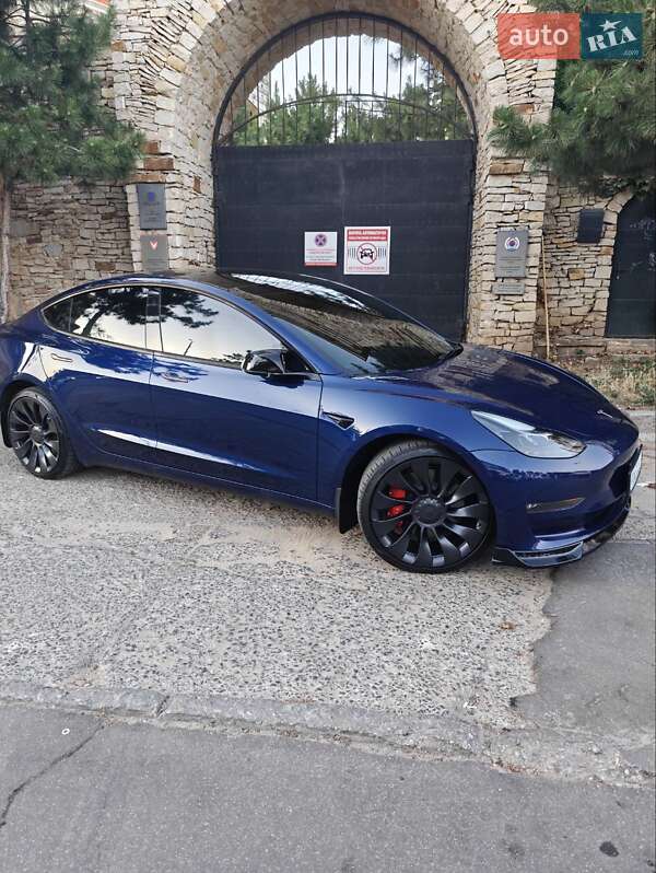 Tesla-0