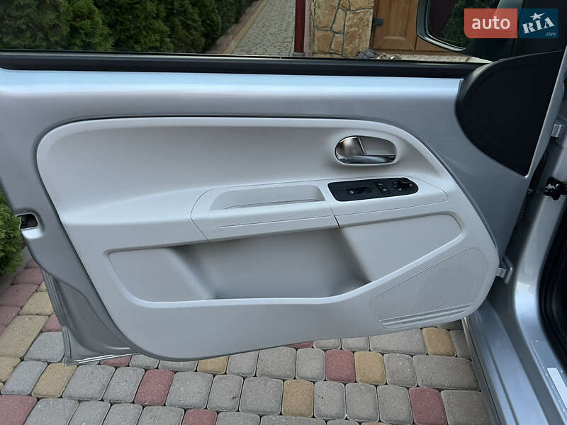 Volkswagen e-Up 2014