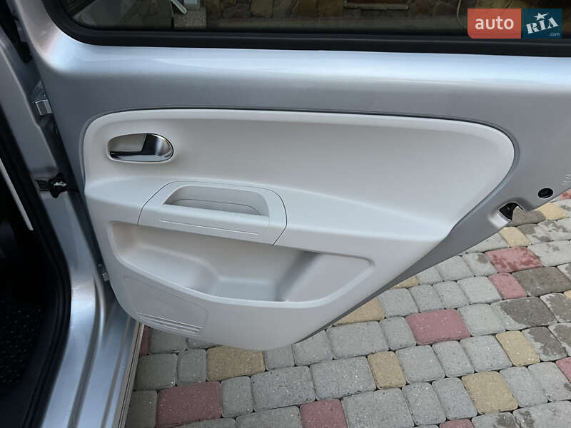 Volkswagen e-Up 2014