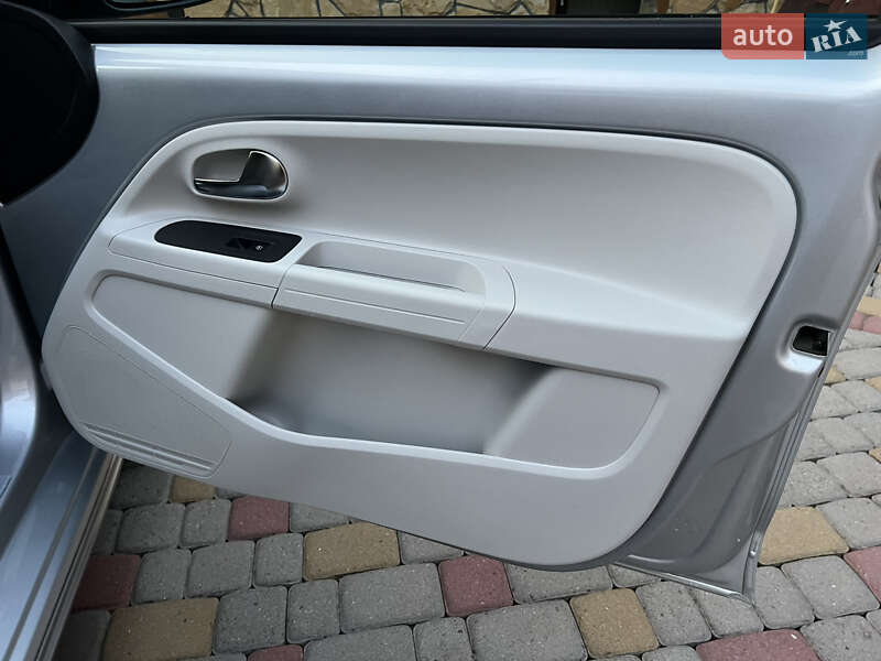 Volkswagen e-Up 2014